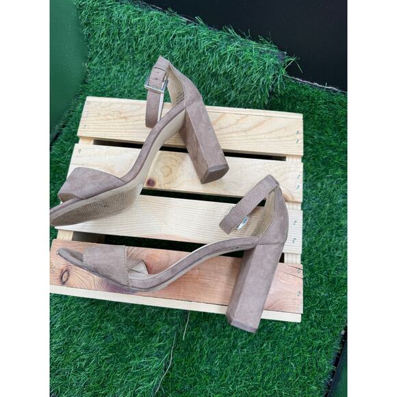 Nine West- Heels-Beige-Size 7W - Picture 10 of 10